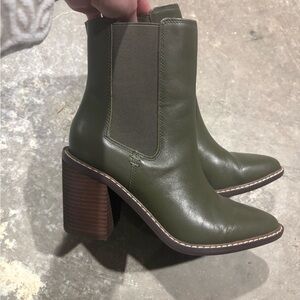 Crown Vintage Green leather block Heel ankle pointed toe Boots womens size 9
